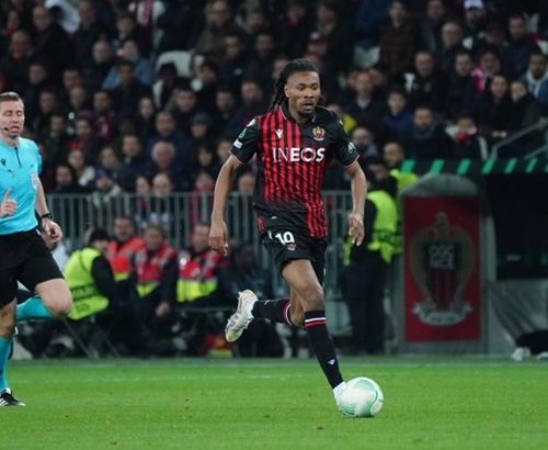 哈登率快船在常规赛中单挑魔术，连续4场得分超28分，但球队仍落后较大。